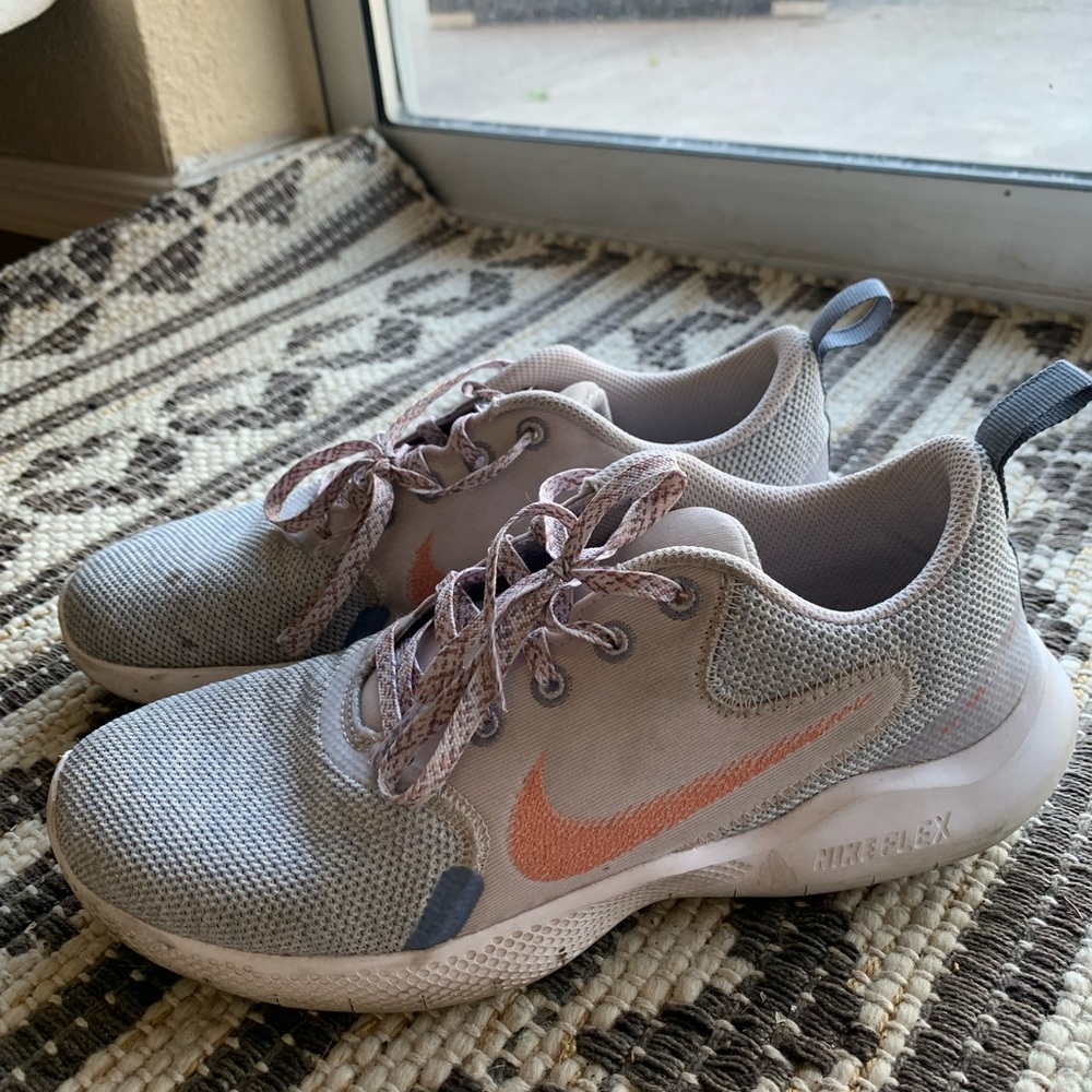 Size 7.5 NIKE FLEX sneakers